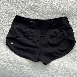 Lulu Lemon Speed Up short 2.5’